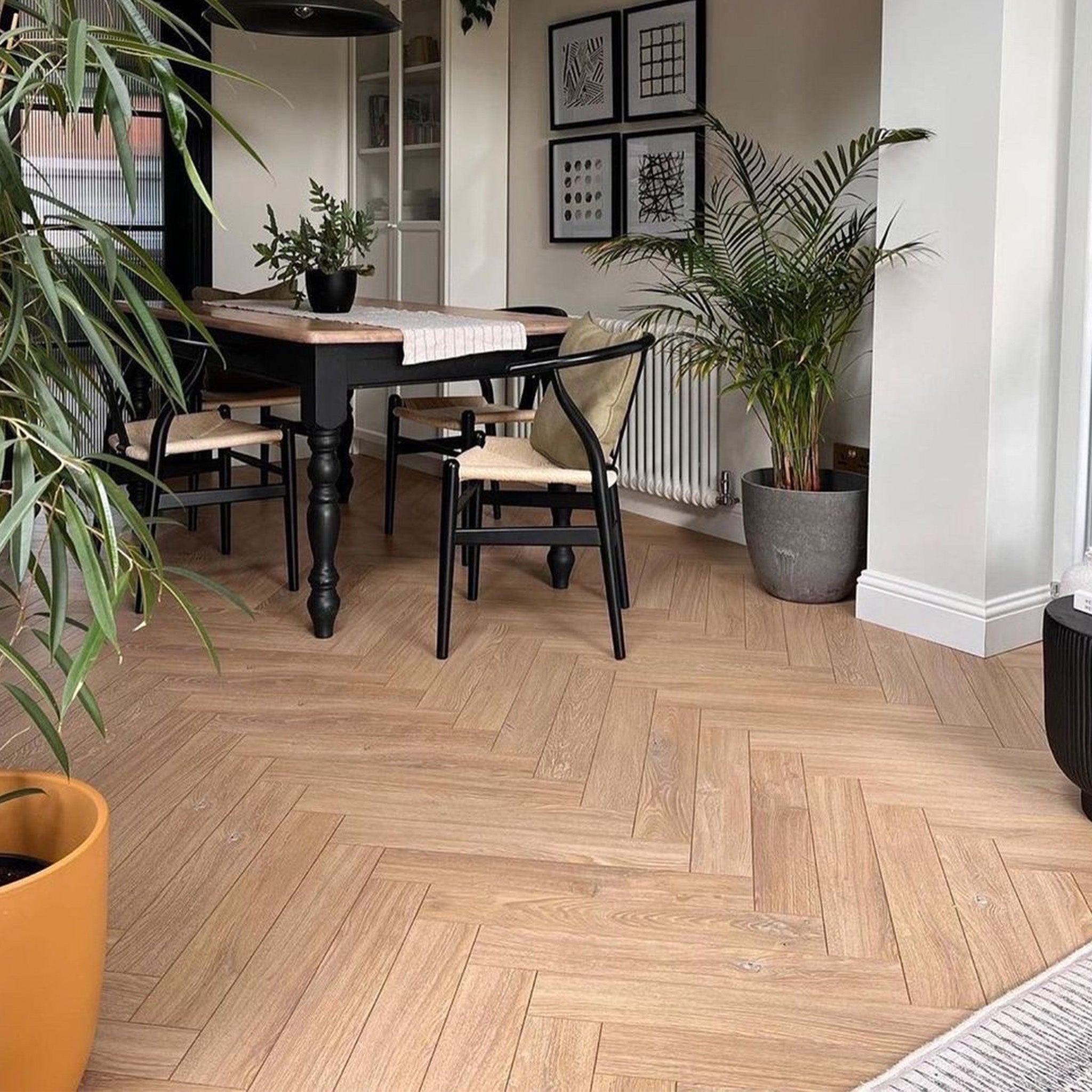 Desert-Oak-12mm-Herringbone-Laminate-lifestyle-10