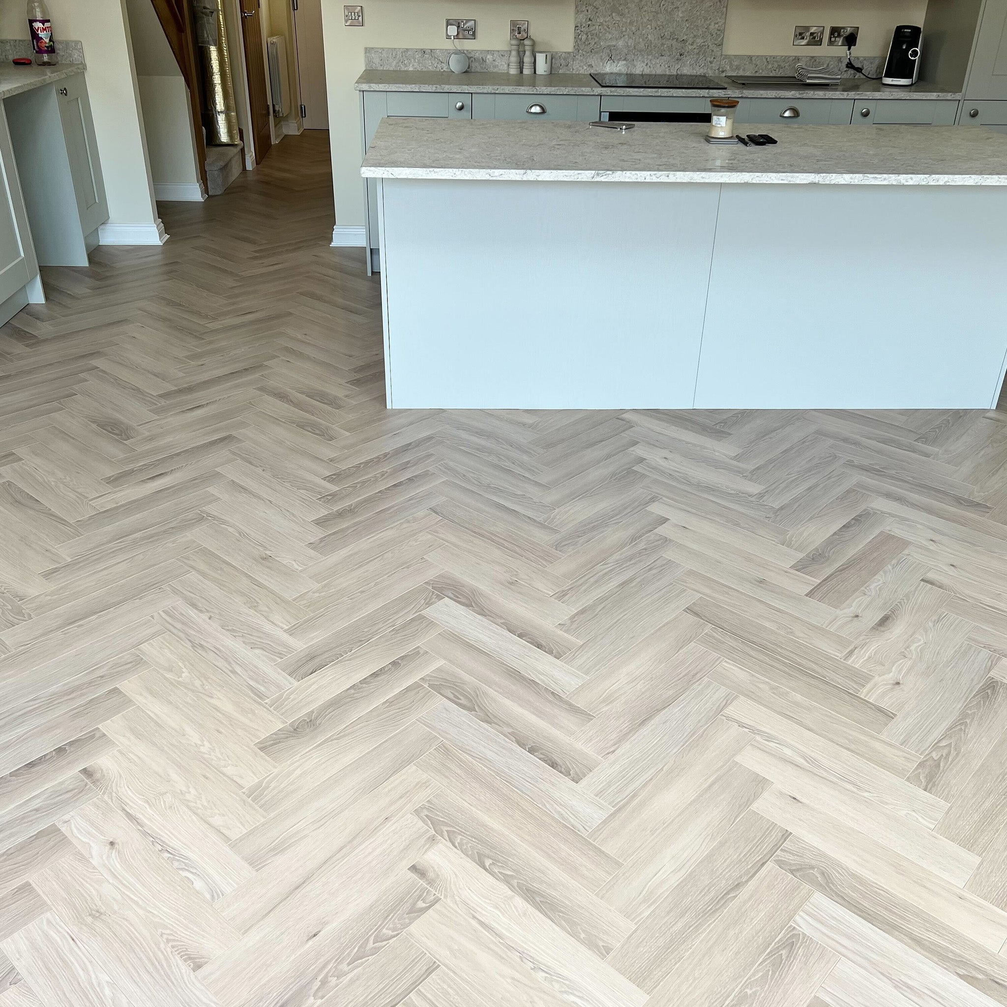 Malmo-12mm-Herringbone-Laminate-lifestyle-12-1